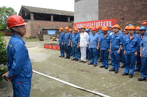 點(diǎn)擊查看大圖 副總經(jīng)理姚宏建作消防演練動(dòng)員